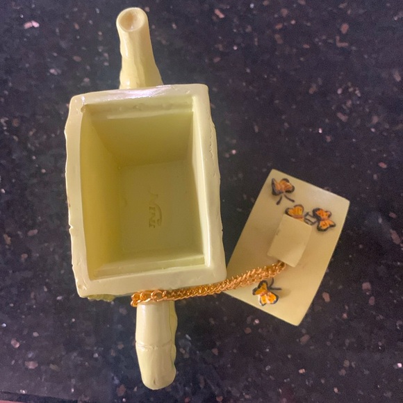 Nini mini tea pot plaster figurine. Green floral theme with chain link lid - Picture 5 of 6